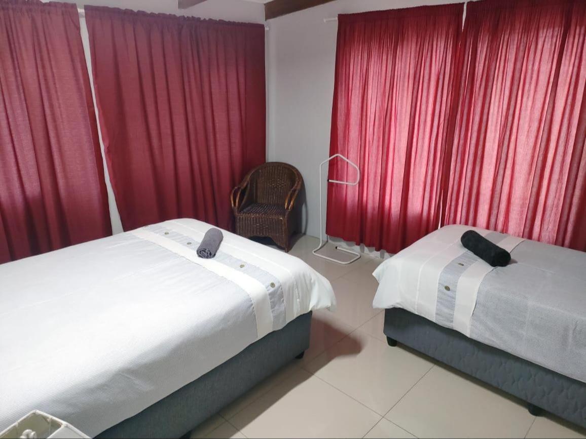 Blue Mountain Farm Lodge, Cabins & Cottages Swellendam Quarto foto
